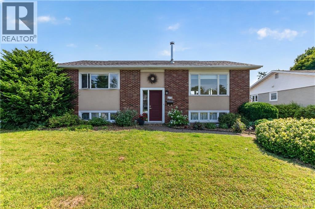 223 Edgett Avenue