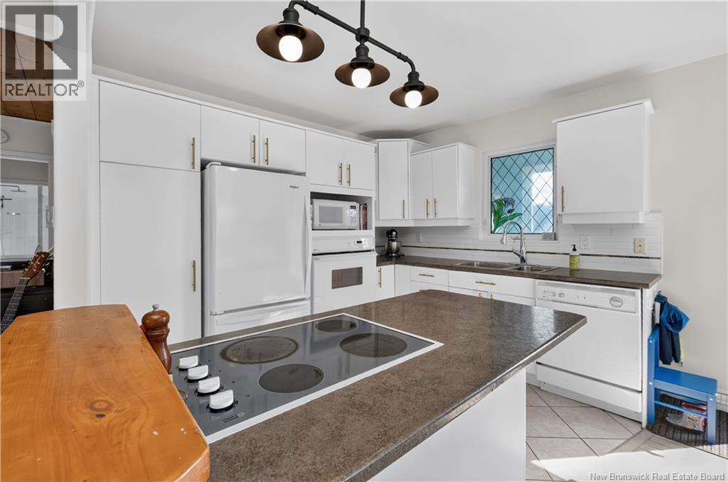 223 Edgett Avenue - 14