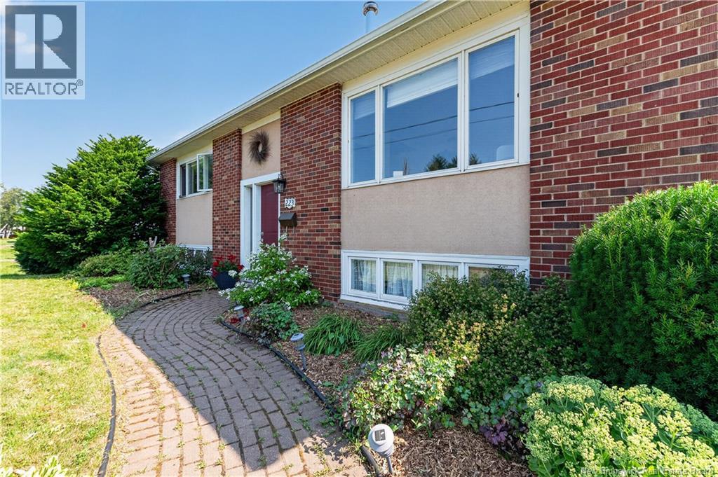 223 Edgett Avenue - 49