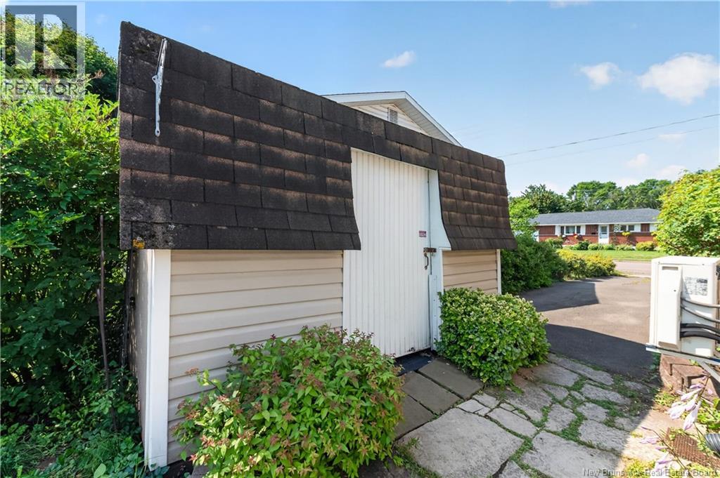223 Edgett Avenue - 46