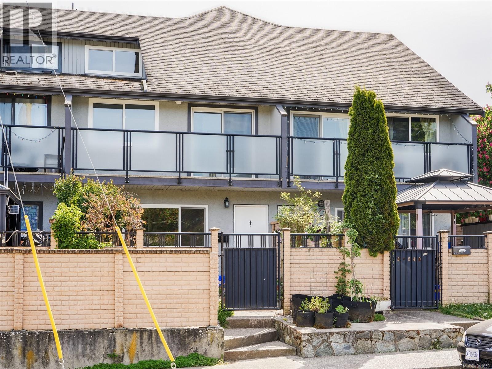 #4 740 Wilson St - 2