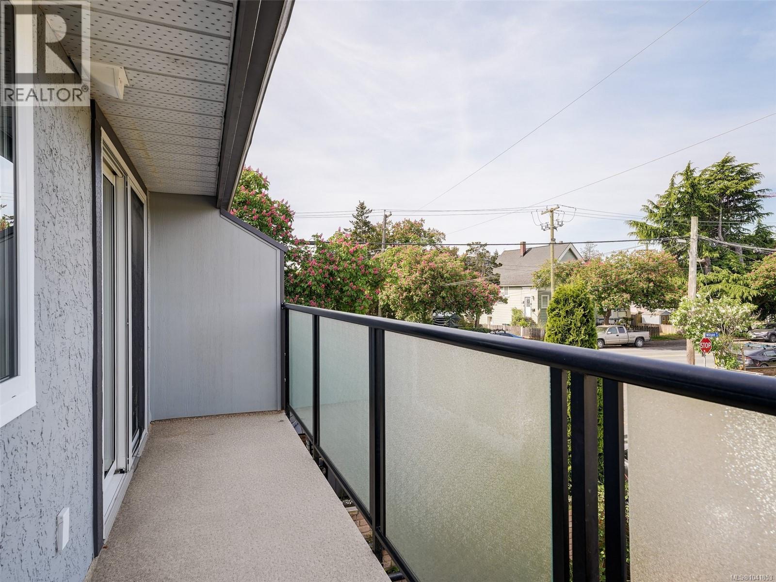 #4 740 Wilson St - Image 15
