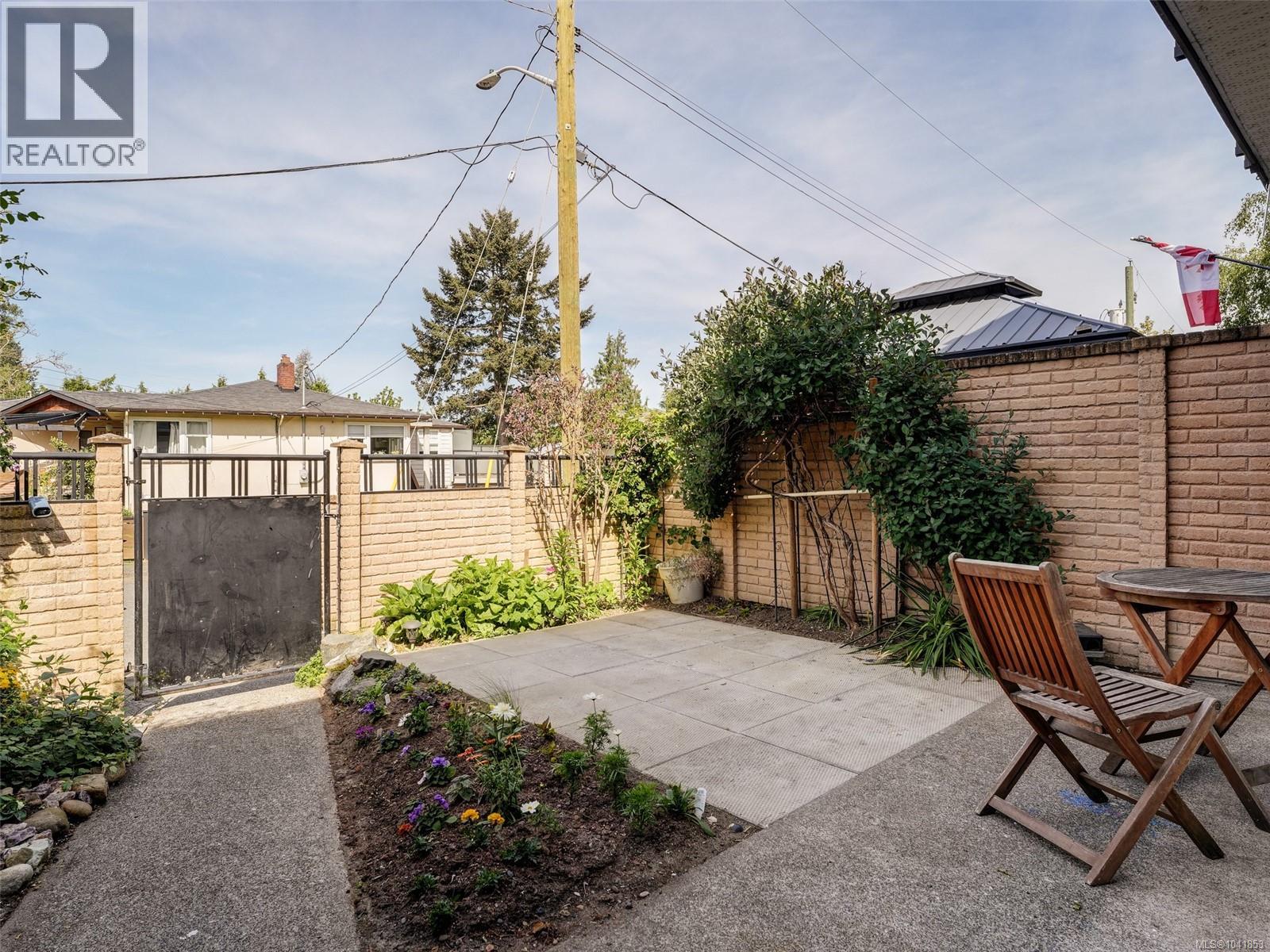 #4 740 Wilson St - 16