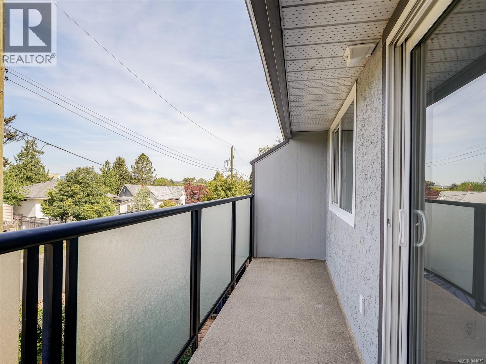 #4 740 Wilson St - Image 14