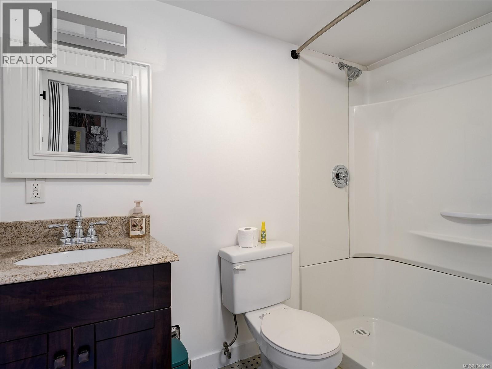#4 740 Wilson St - 13