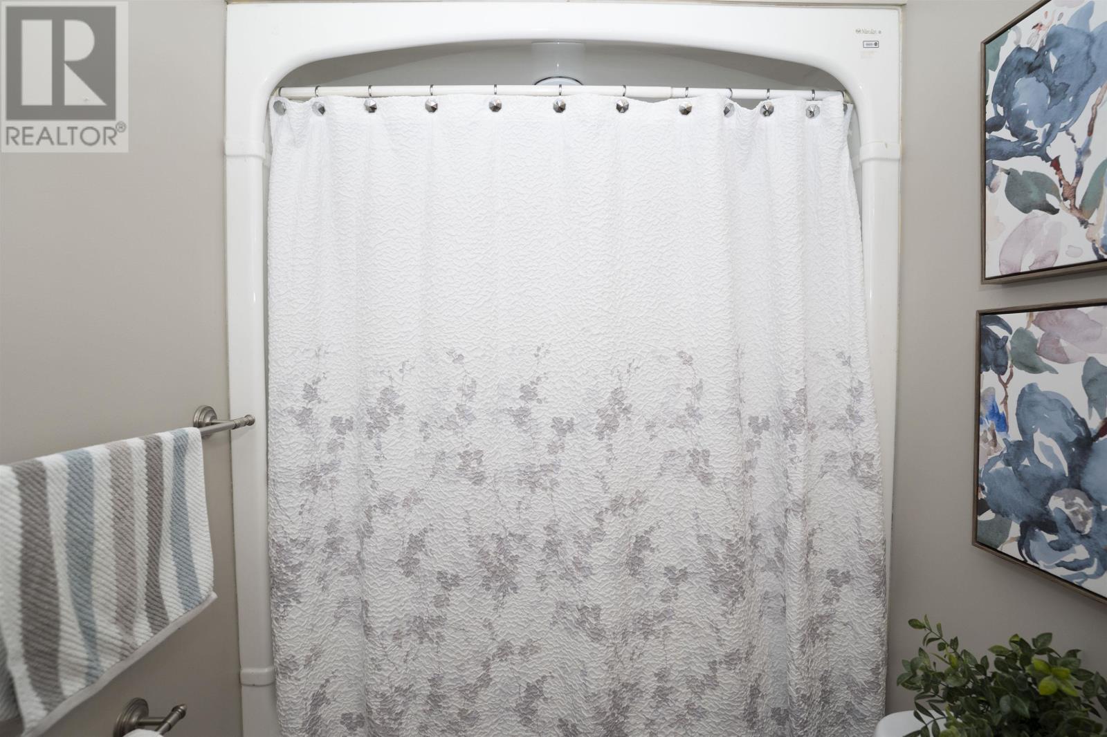 239 CARIBOU CRES - 24