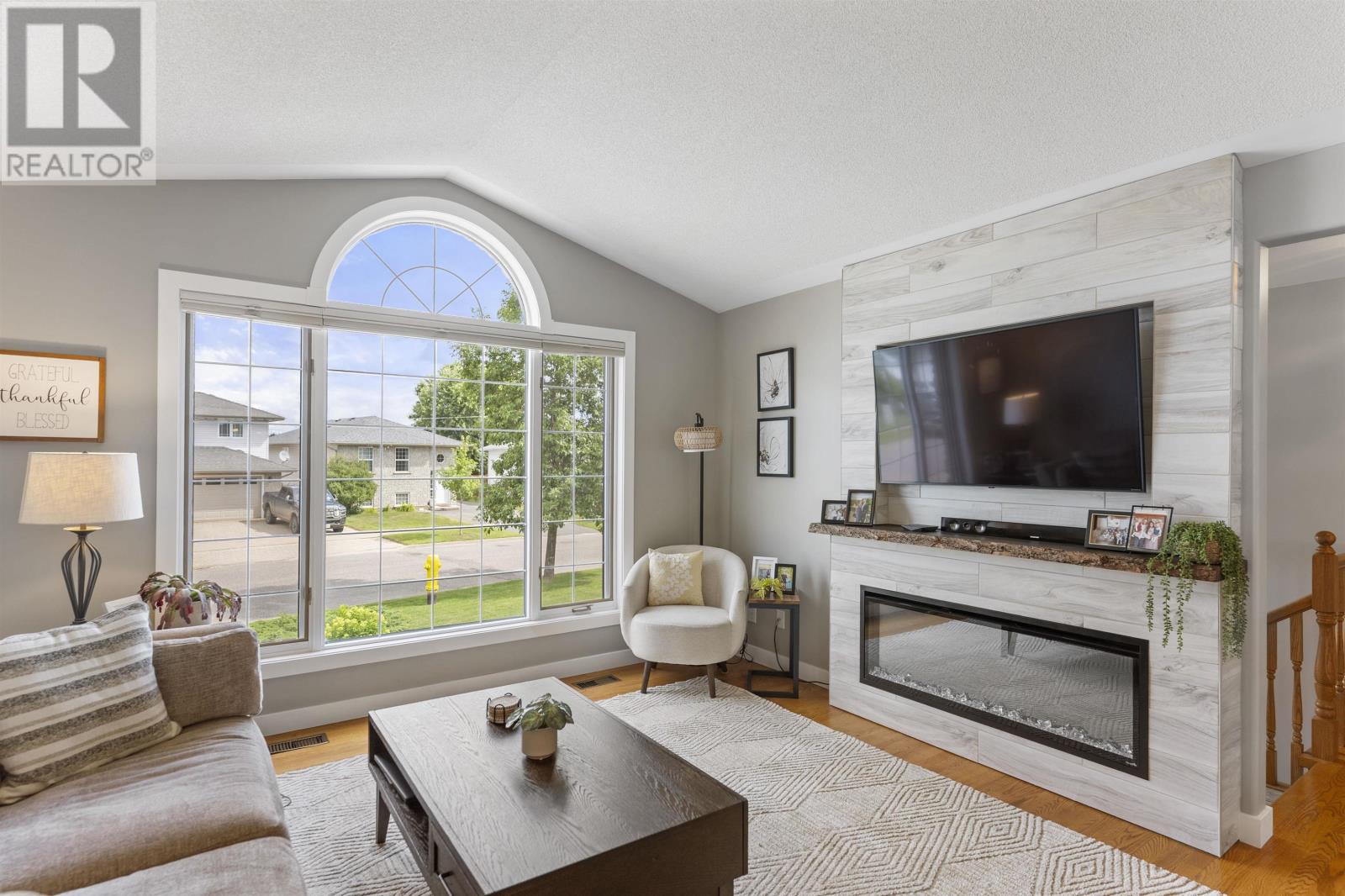 239 CARIBOU CRES - 4