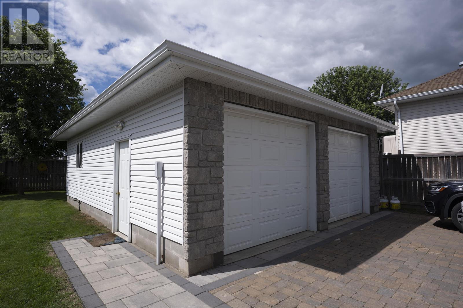 239 CARIBOU CRES - Image 43