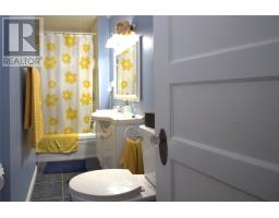 33 Warbury Street thumbnail 18