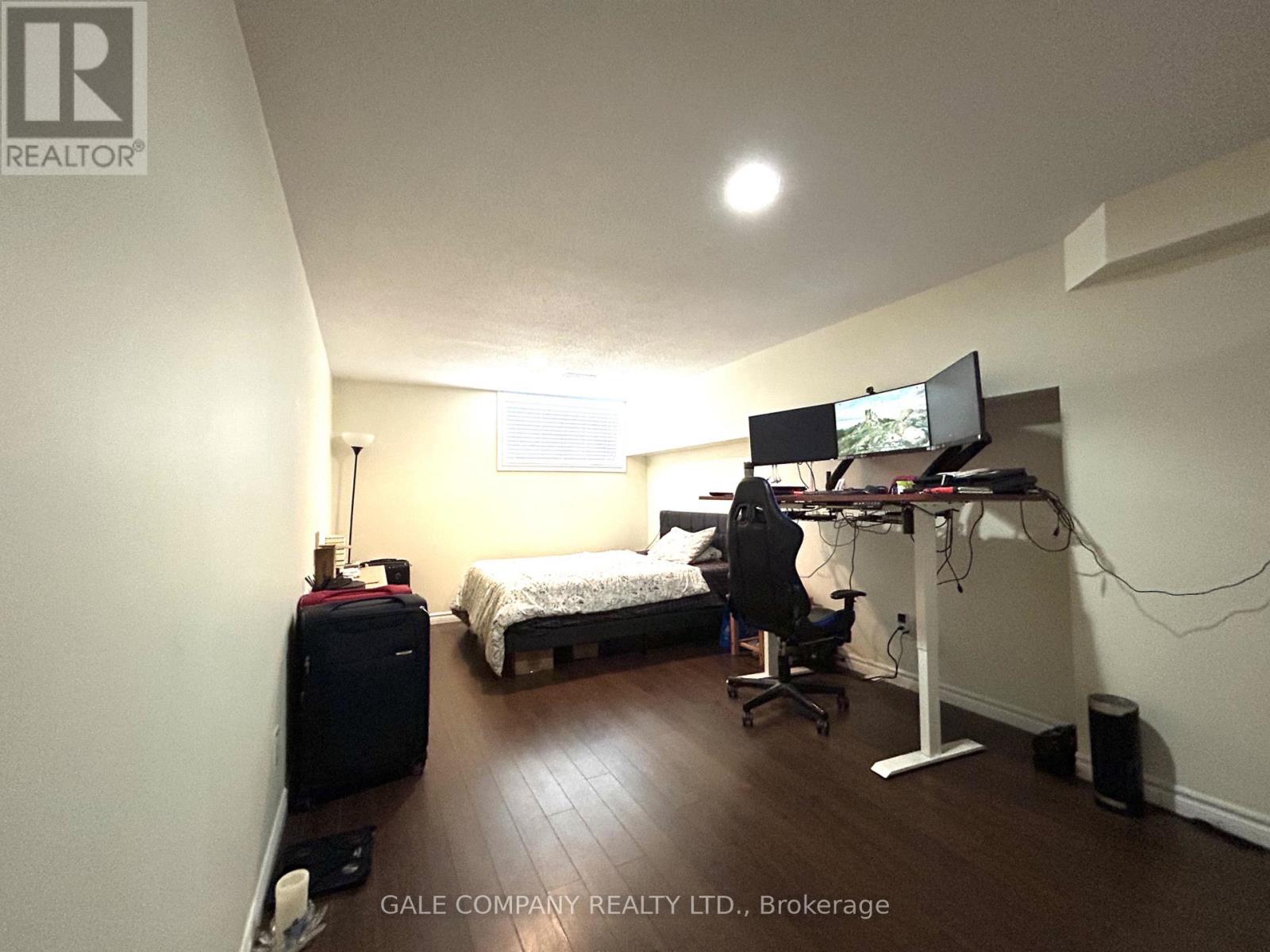 149 TANDALEE CRESCENT S - 18