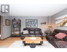Living room - 6477 Malibu Drive, Niagara Falls, ON L2H2W4 Photo 6