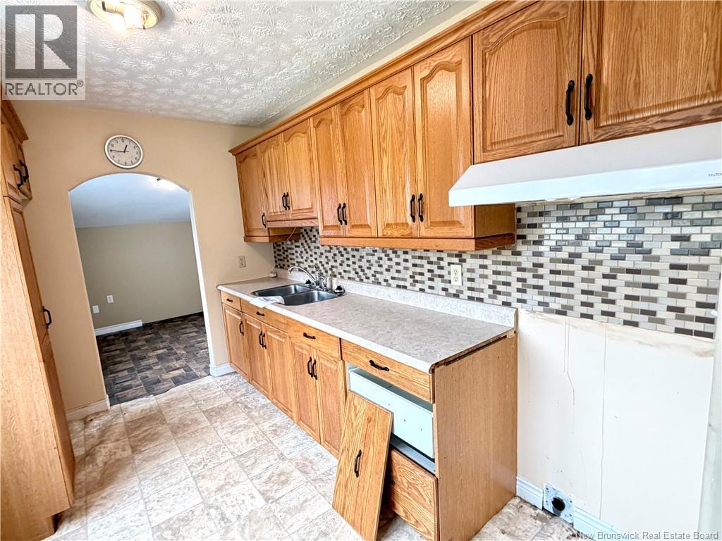 105 Beaverbrook Avenue - 6
