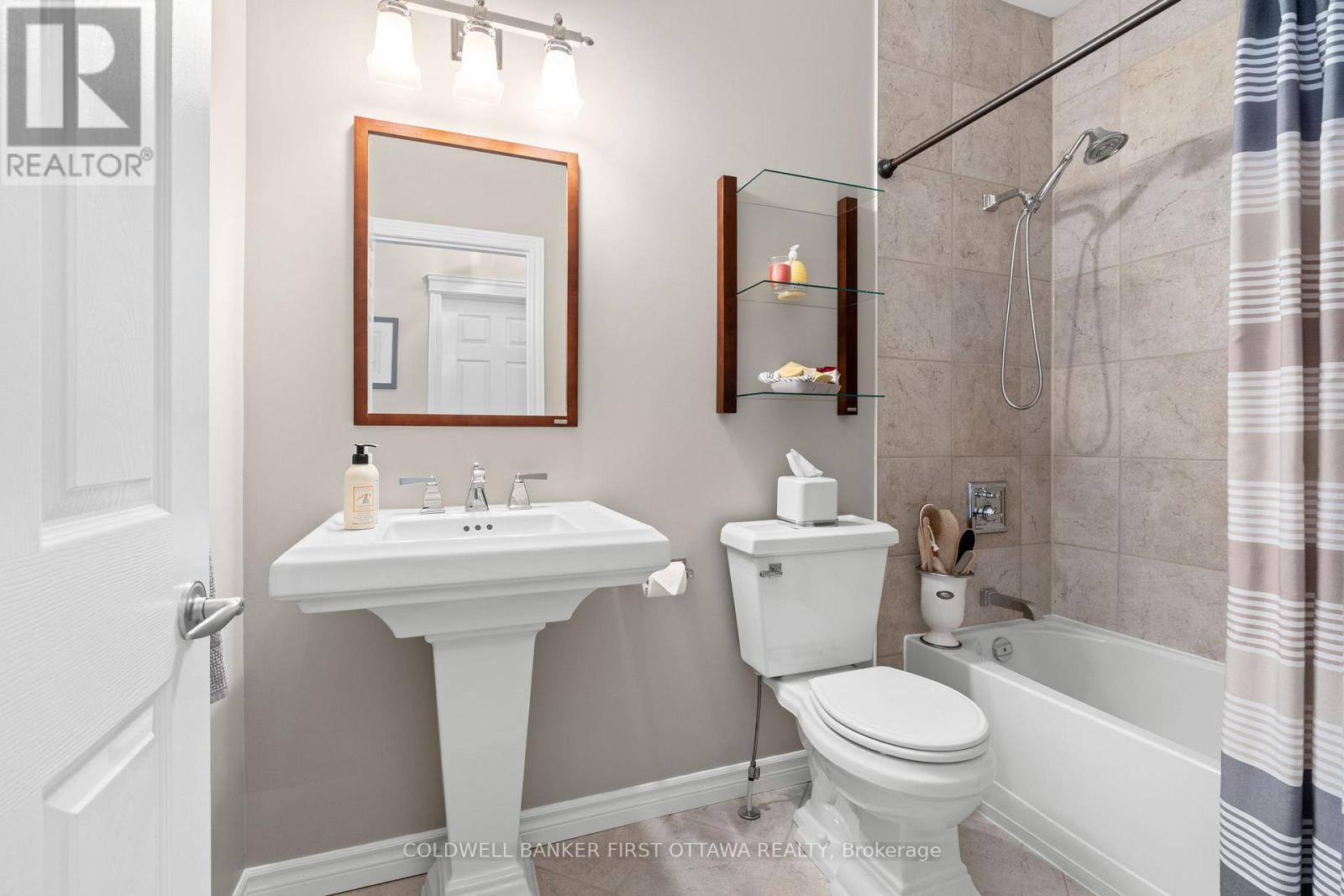 3 Bed, 3 Bath House for Sale in Ottawa – 6 BLACKSHIRE CIRCLE, Ottawa – MLS# X13648696 - Image 26