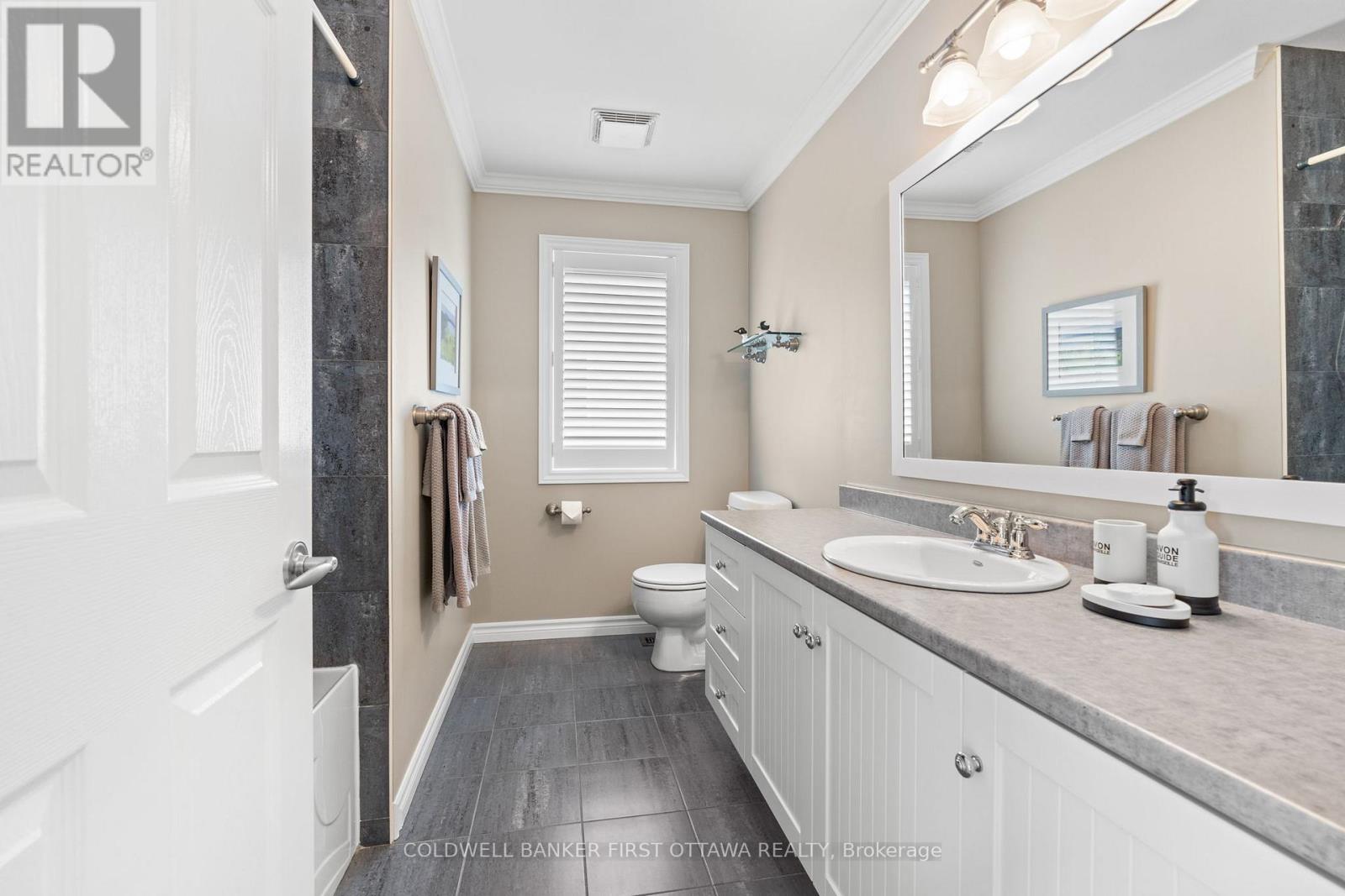 3 Bed, 3 Bath House for Sale in Ottawa – 6 BLACKSHIRE CIRCLE, Ottawa – MLS# X13648696 - Image 30