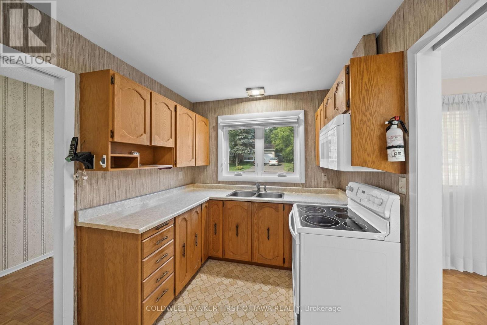 3 Bed, 2 Bath House for Sale in Ottawa – 5310 MCLEAN CRESCENT, Ottawa – MLS# X13648700 - Image 11