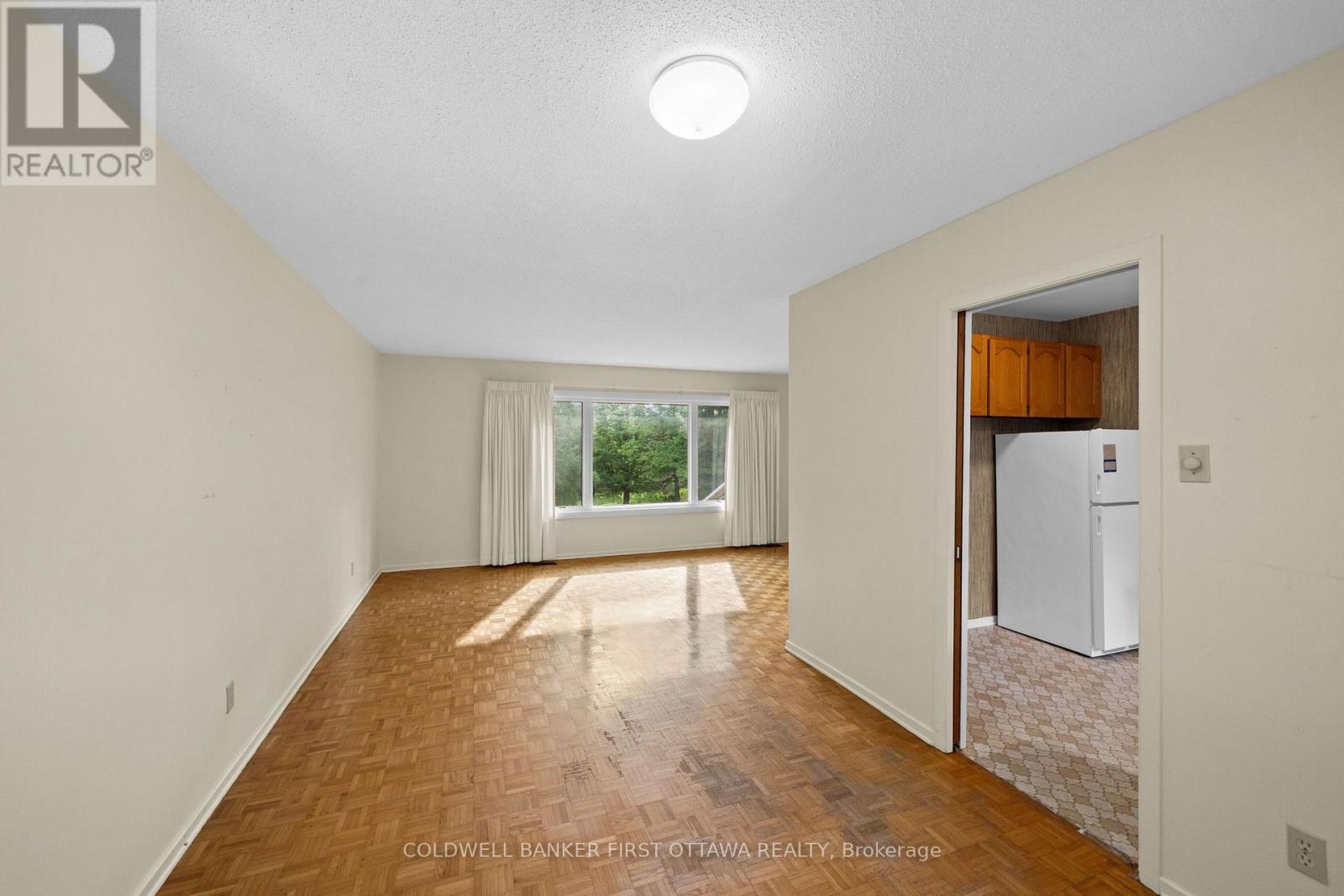 3 Bed, 2 Bath House for Sale in Ottawa – 5310 MCLEAN CRESCENT, Ottawa – MLS# X13648700 - Image 8