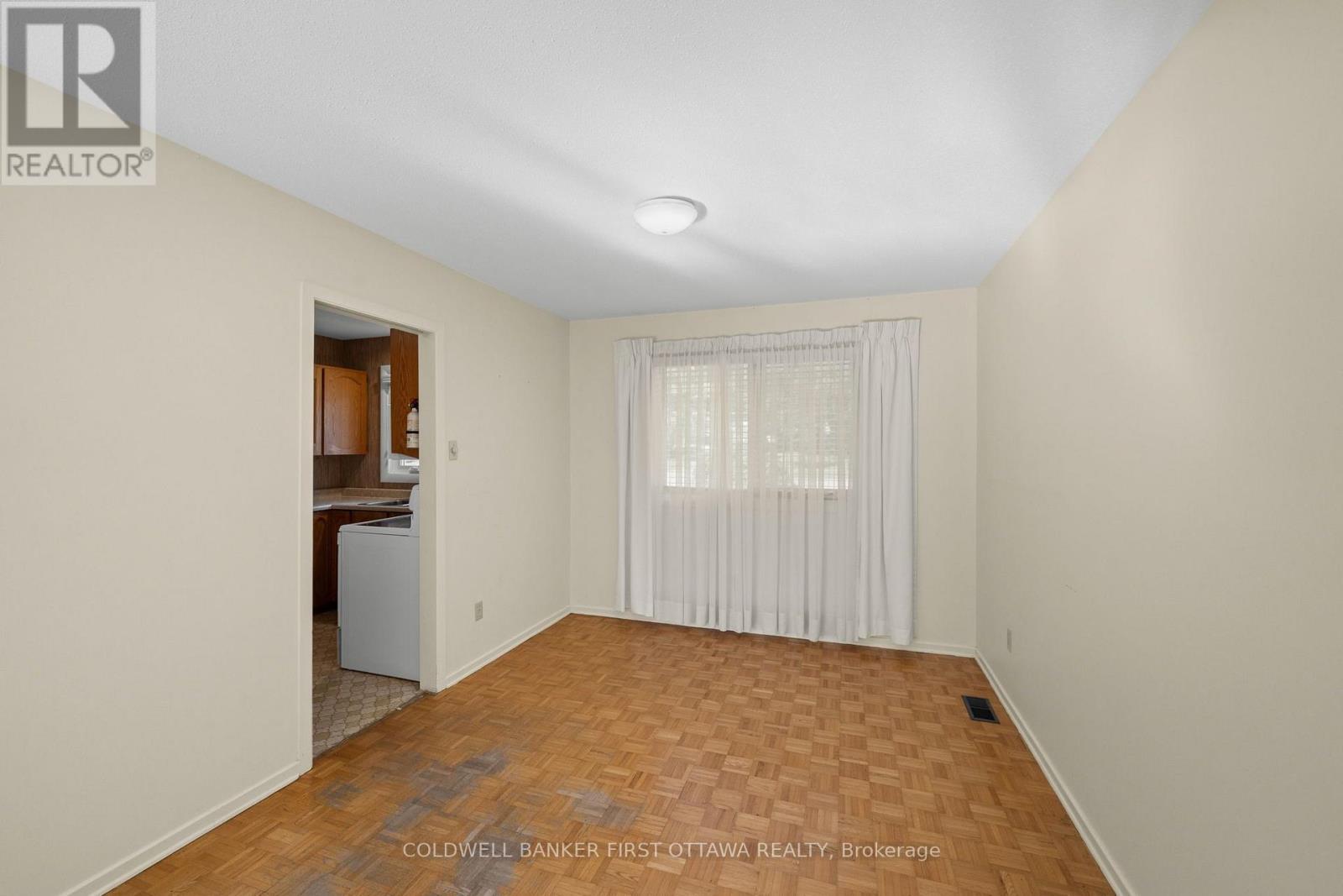 3 Bed, 2 Bath House for Sale in Ottawa – 5310 MCLEAN CRESCENT, Ottawa – MLS# X13648700 - Image 9