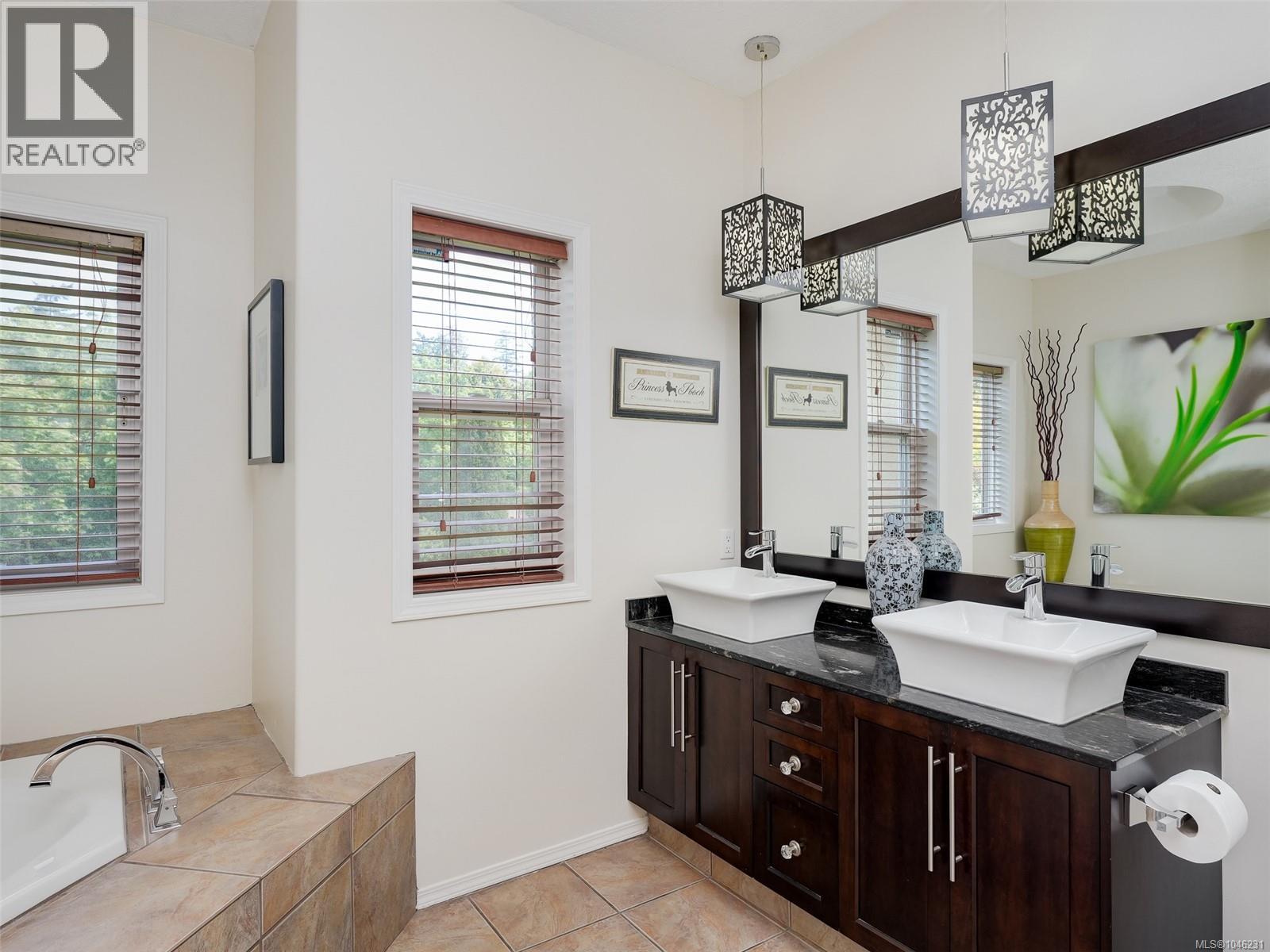 1290 Les Meadows Cres - 12
