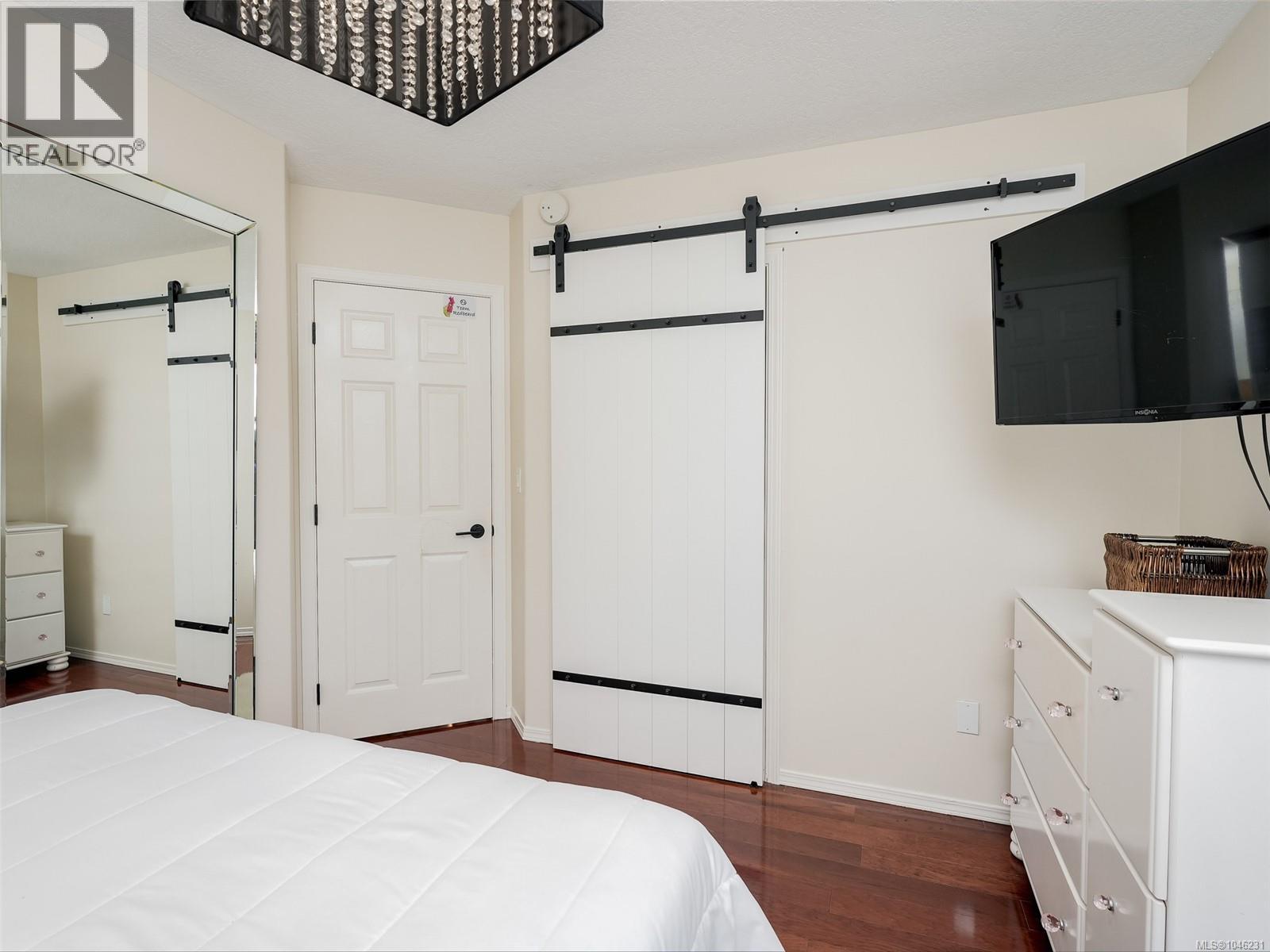 1290 Les Meadows Cres - 15