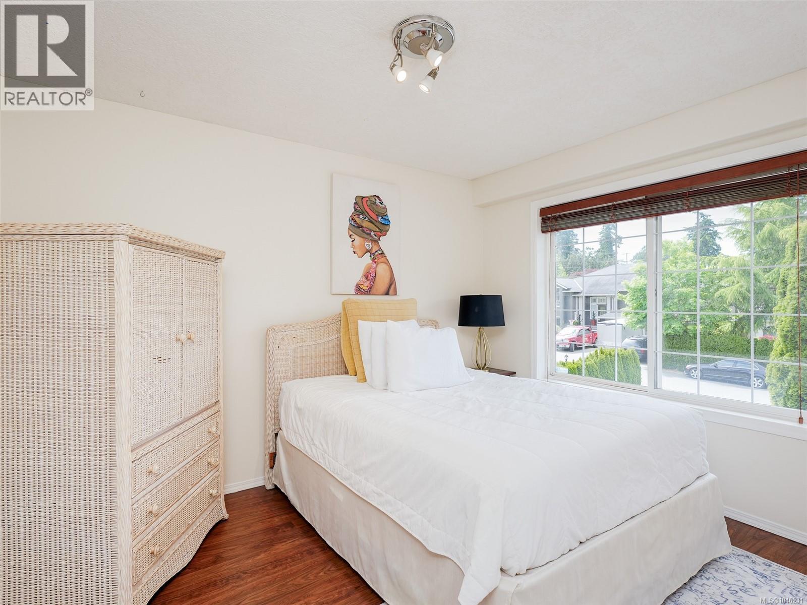 1290 Les Meadows Cres - 17