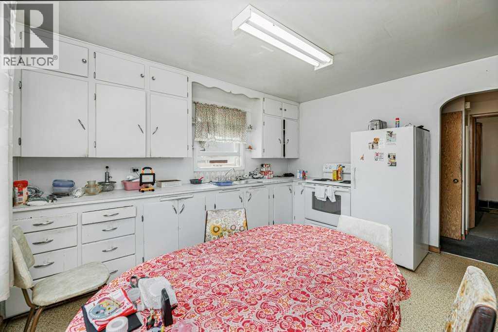 5401- 38 Street - 14