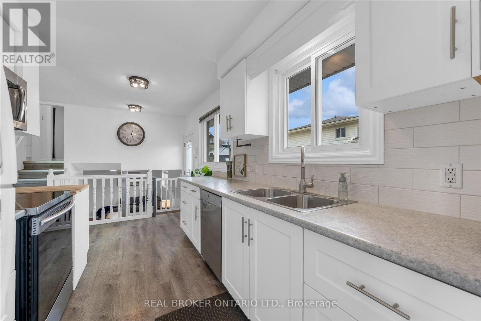 19 ACADIA DRIVE - Image 10