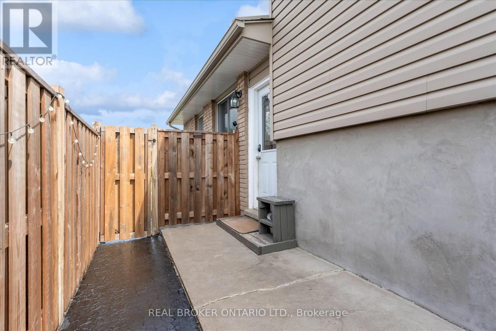 19 ACADIA DRIVE - 33