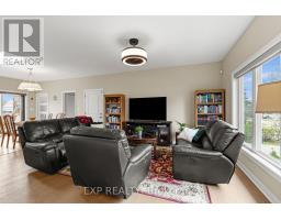 Kitchen - 226 Westwood Avenue, Fort Erie, ON L0S1B0 Photo 6
