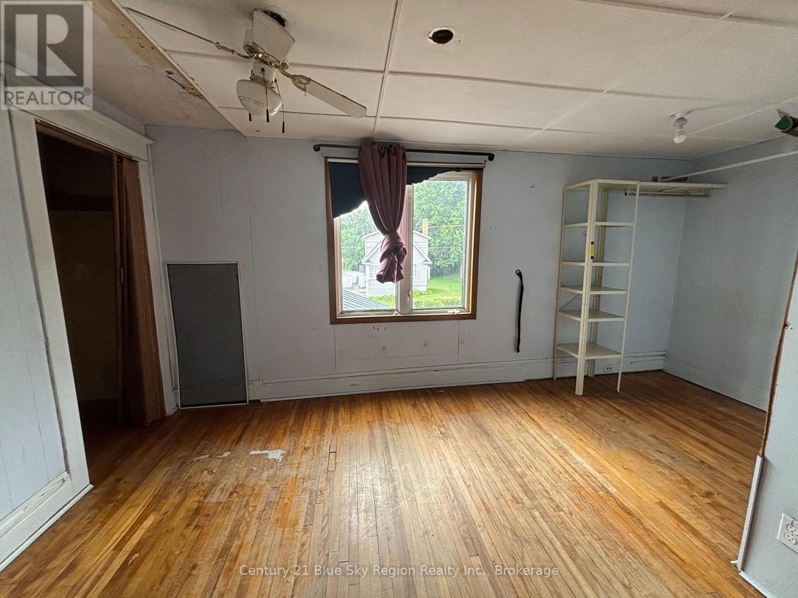 174 VICTORIA STREET W - Image 17