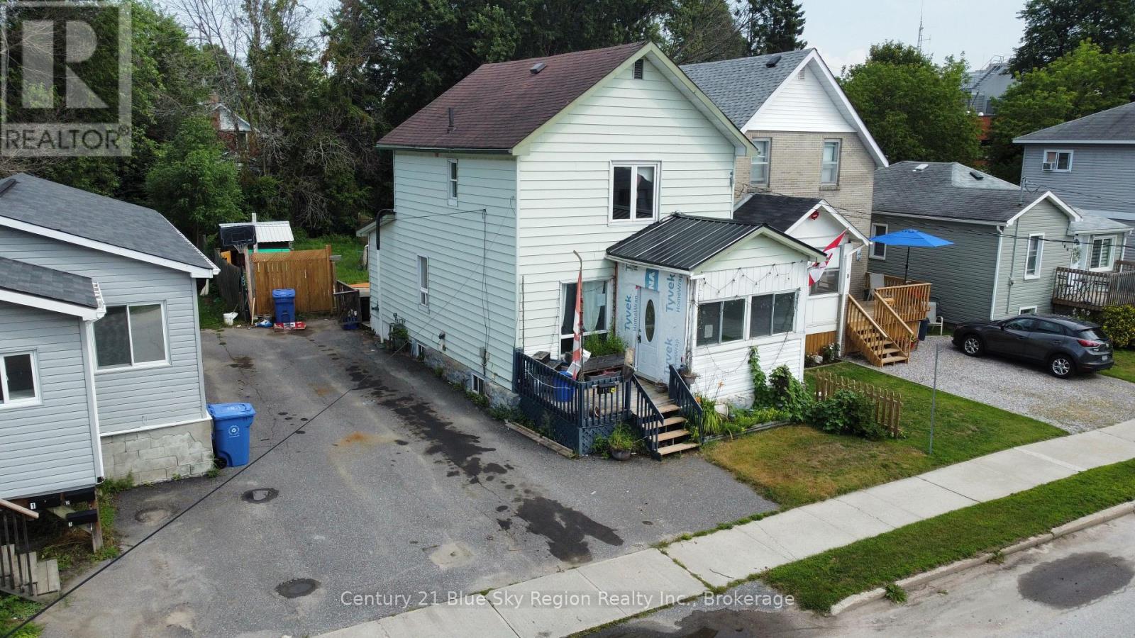 174 VICTORIA STREET W - 2