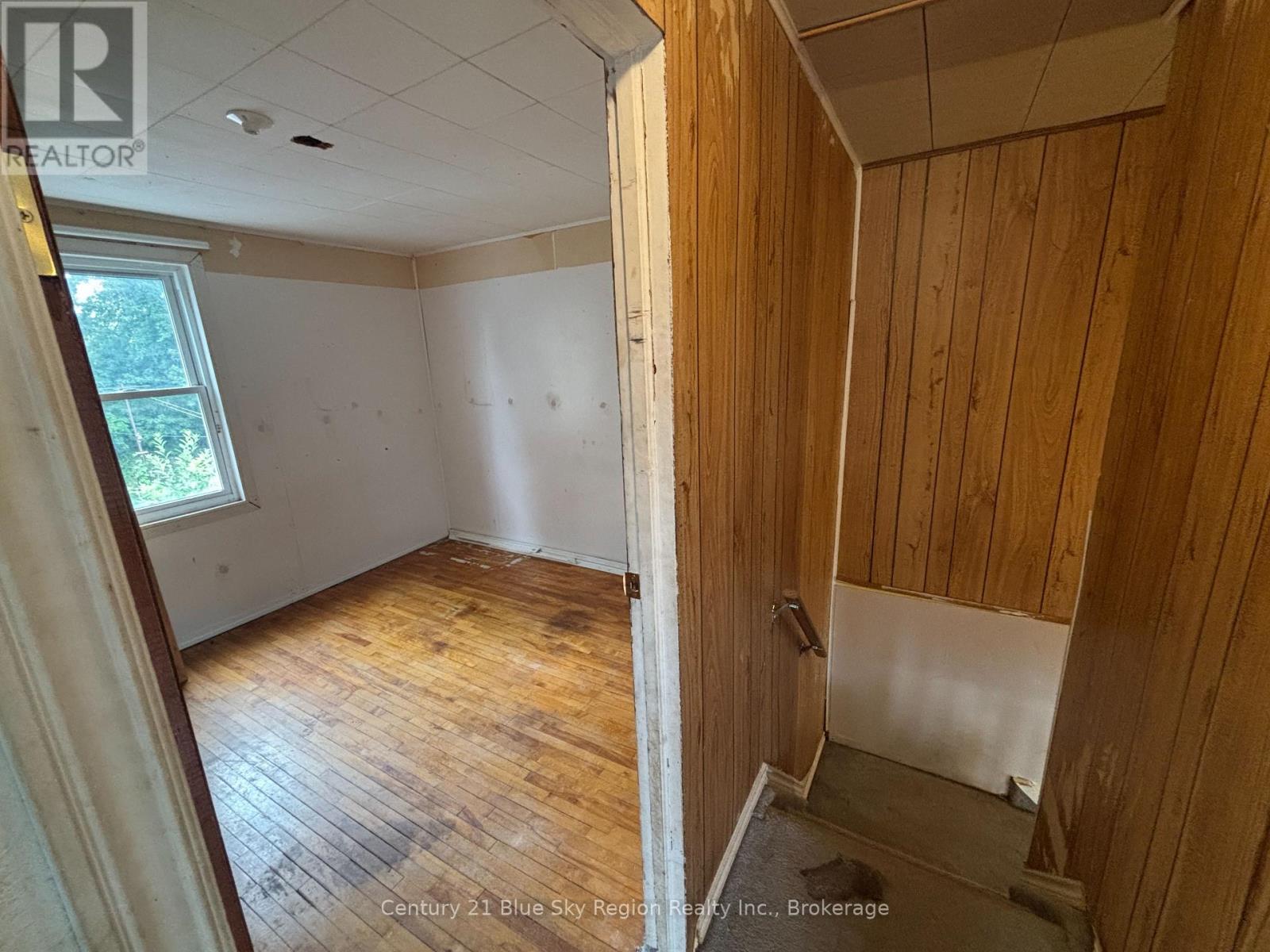 174 VICTORIA STREET W - 21