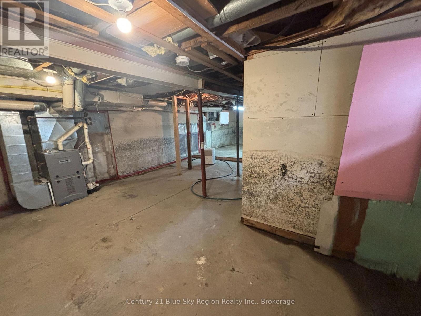 174 VICTORIA STREET W - 23