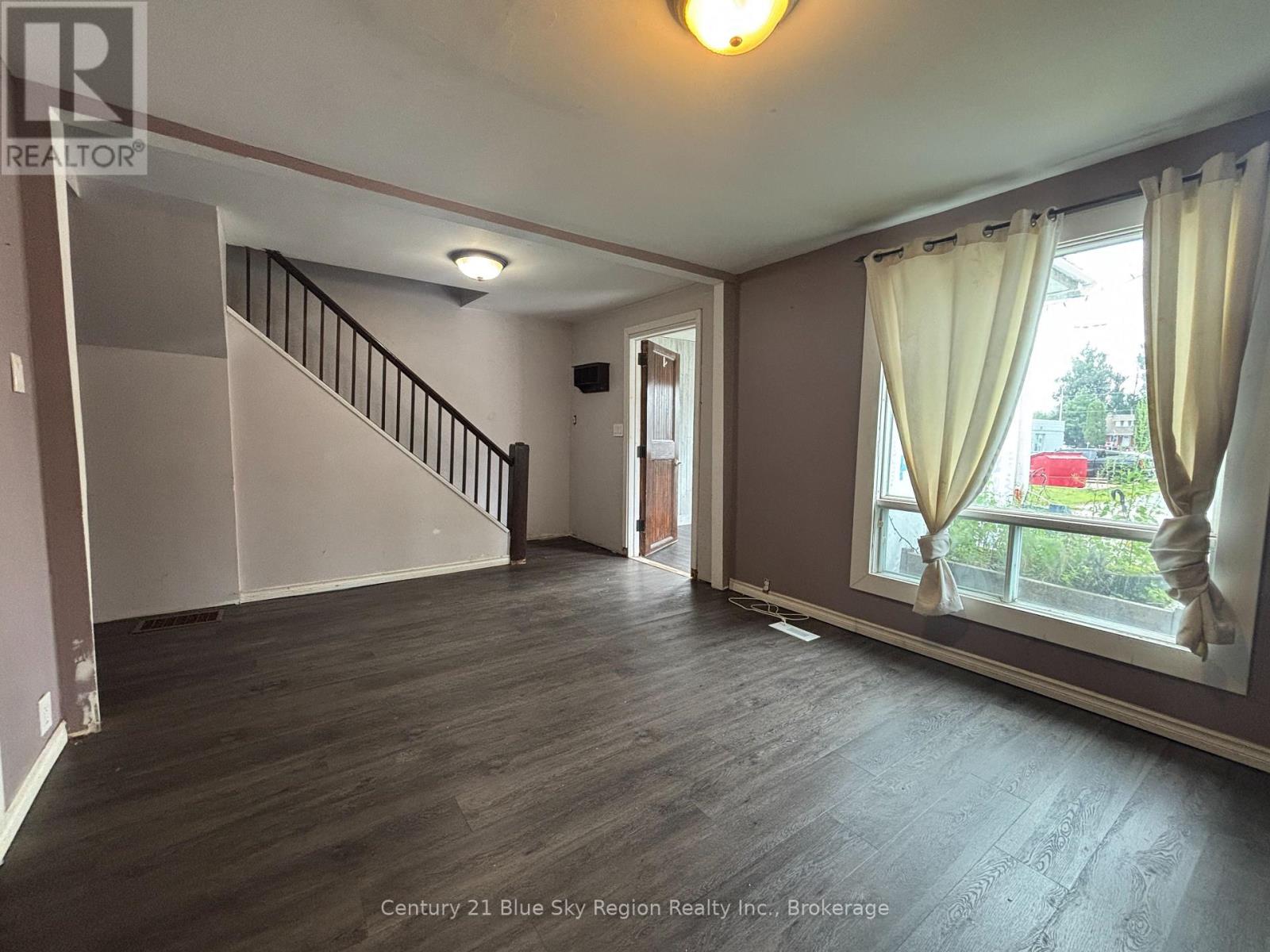 174 VICTORIA STREET W - 7