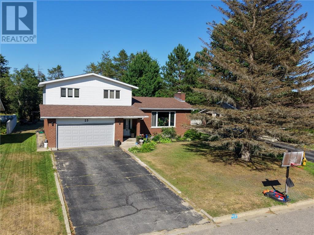 25 Goodman Avenue, Espanola — photo 3