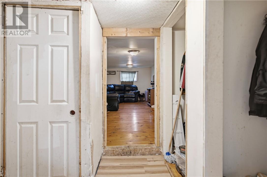 36 Dryden Road E - 2