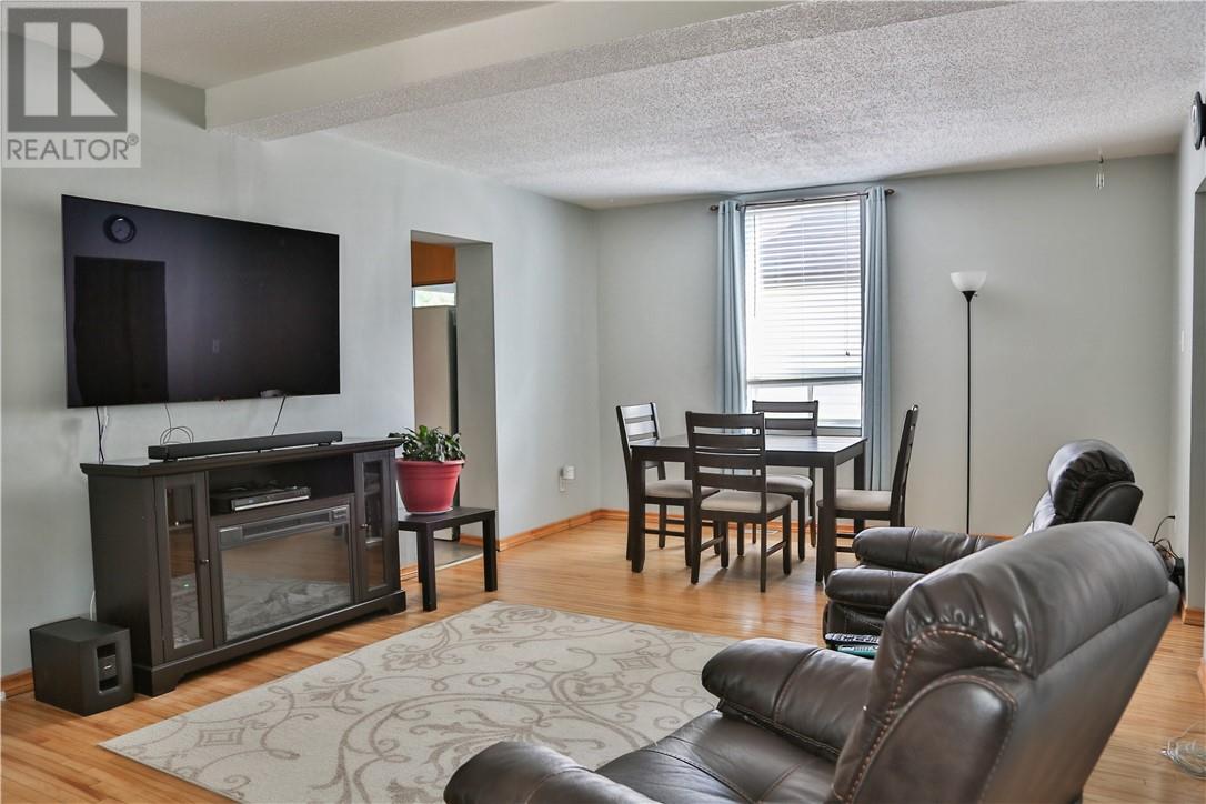 312 Murray - Image 7