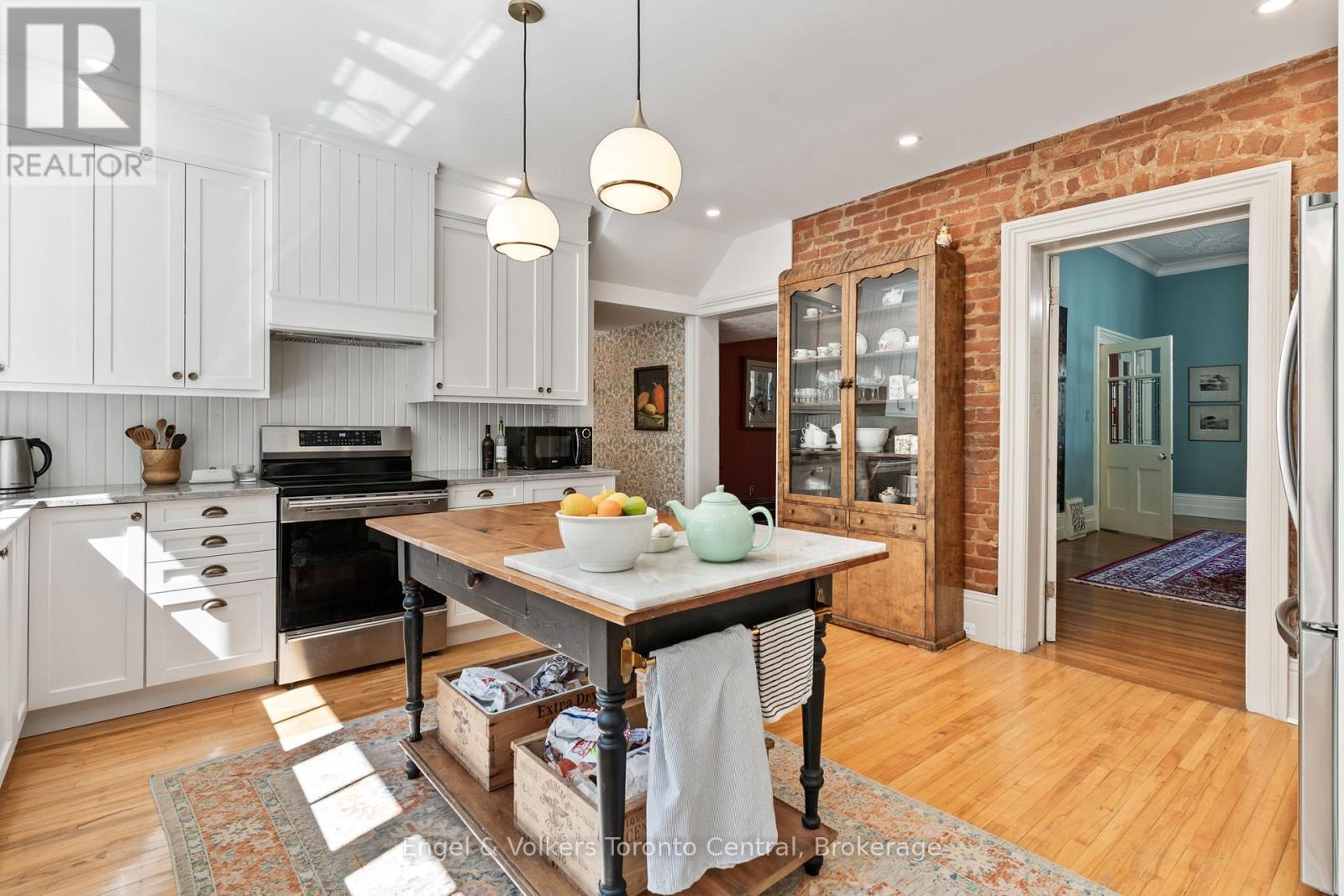 1050 4TH AVENUE W - 18