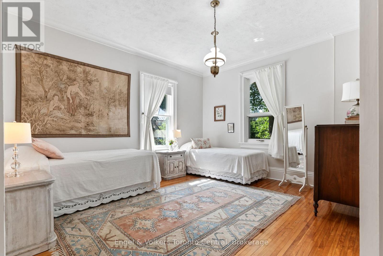 1050 4TH AVENUE W - Image 31
