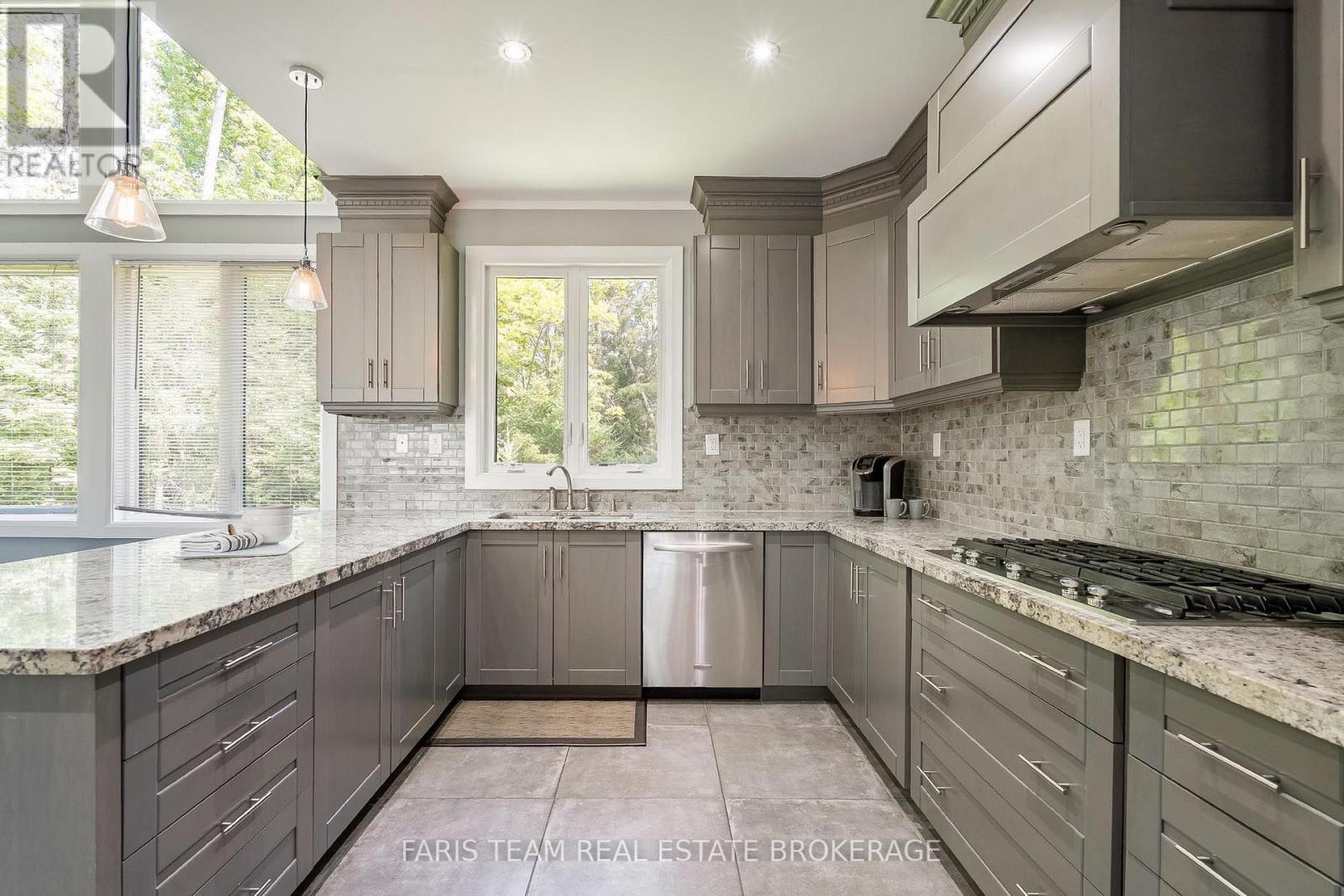 7 DUQUETTE COURT - 6