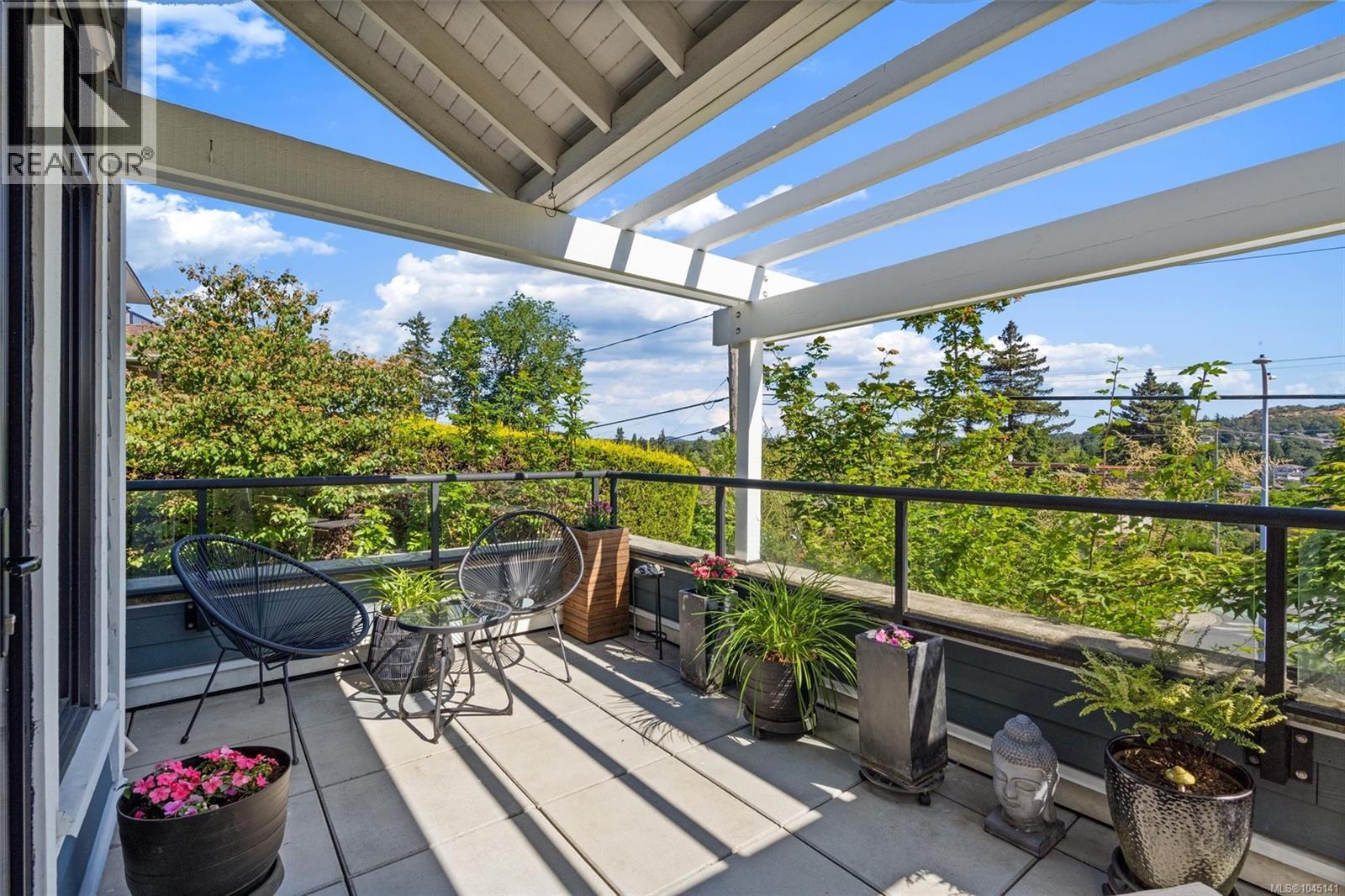 #101 3916 Carey Rd - 21