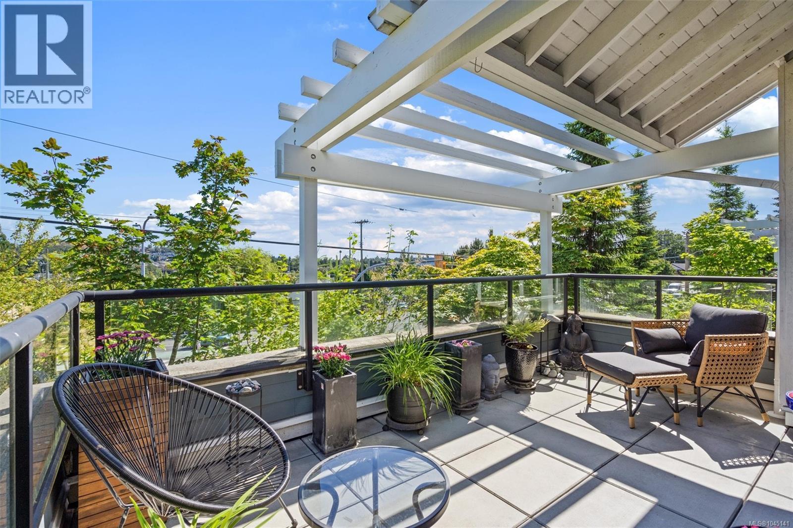 #101 3916 Carey Rd - 22