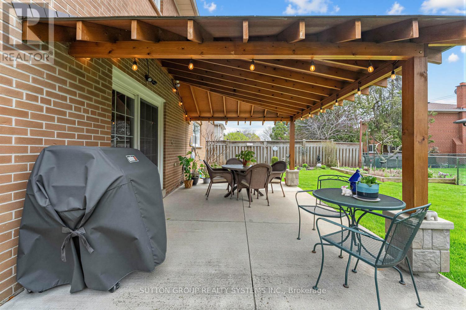 228 CHANTENAY DRIVE - 31
