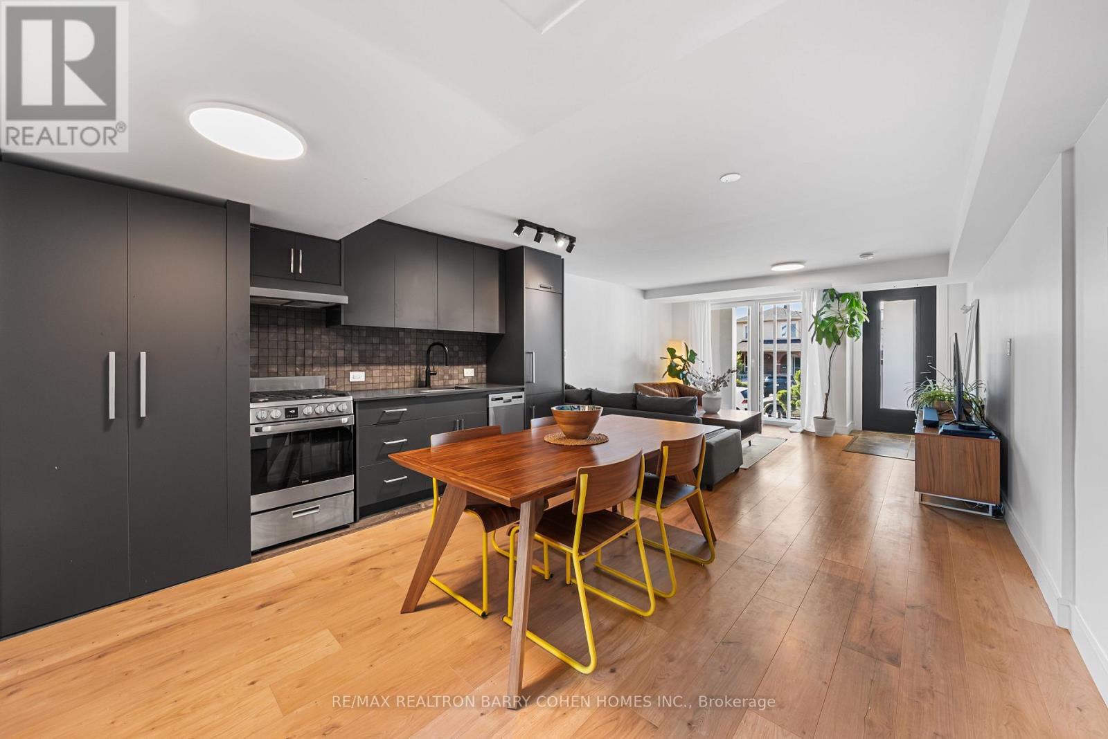 33 LANARK AVENUE - 26