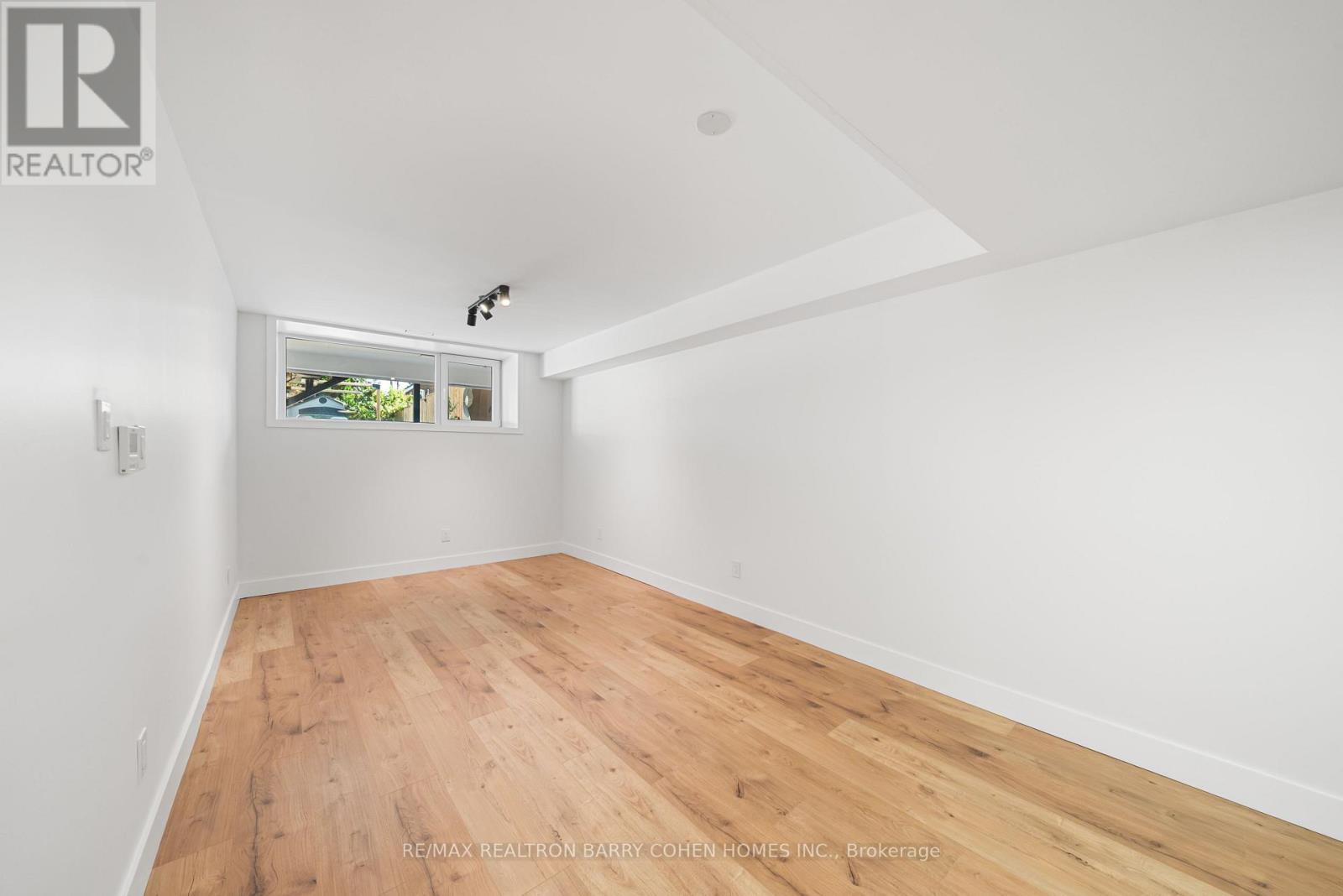 33 LANARK AVENUE - Image 36