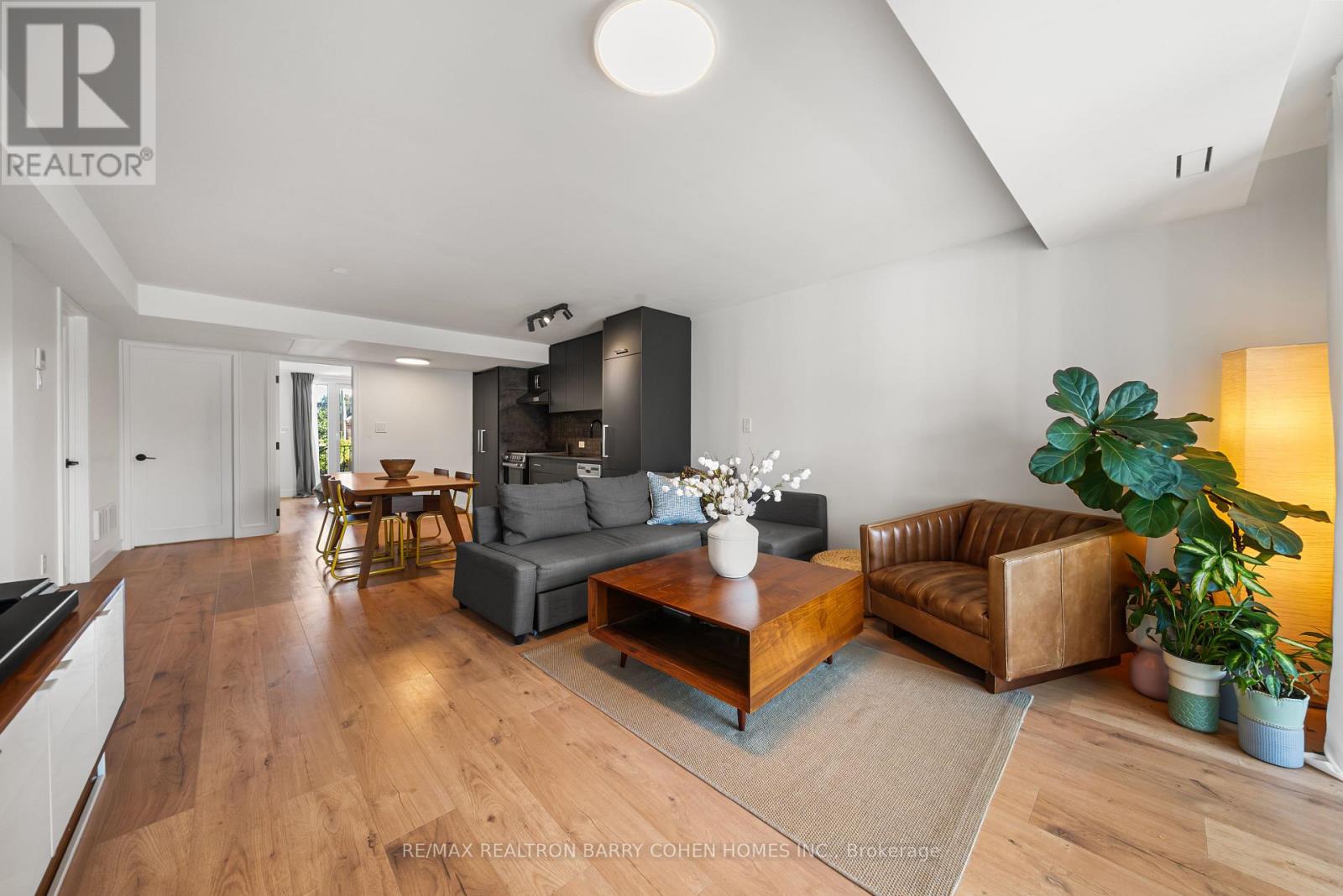 33 LANARK AVENUE - 25