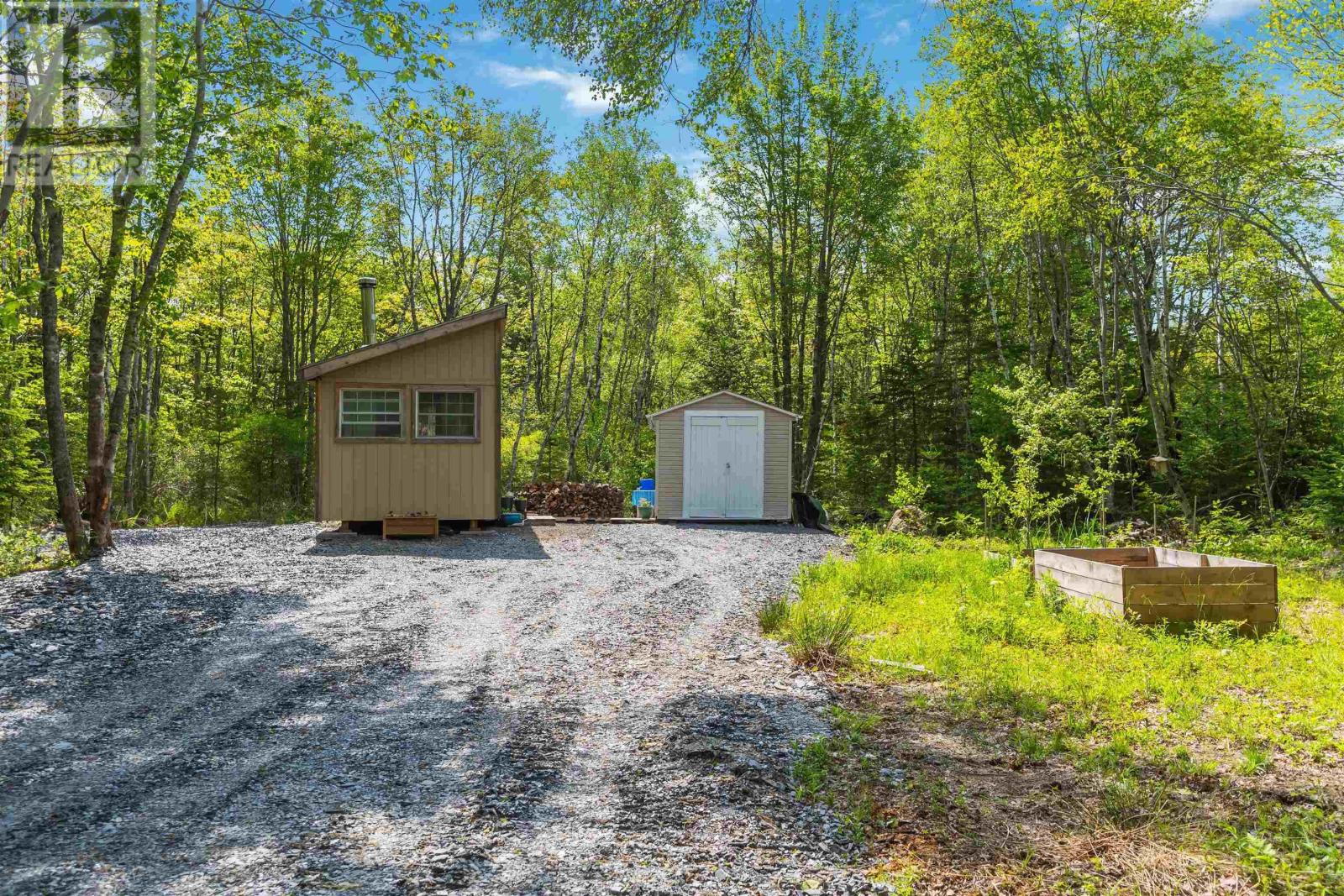 516 Greenland Road - 22