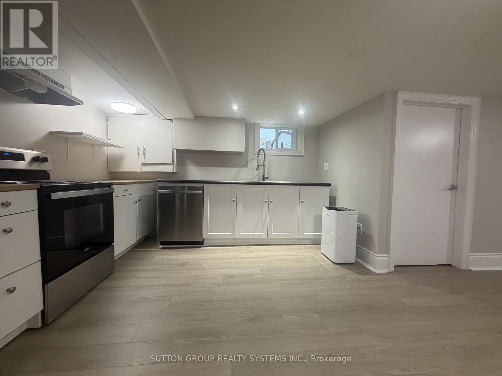 LOWER LEVEL - 3 TYRONE AVENUE, Toronto (Mount Dennis) — photo 3