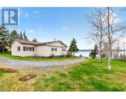 64 Main Road thumbnail 32