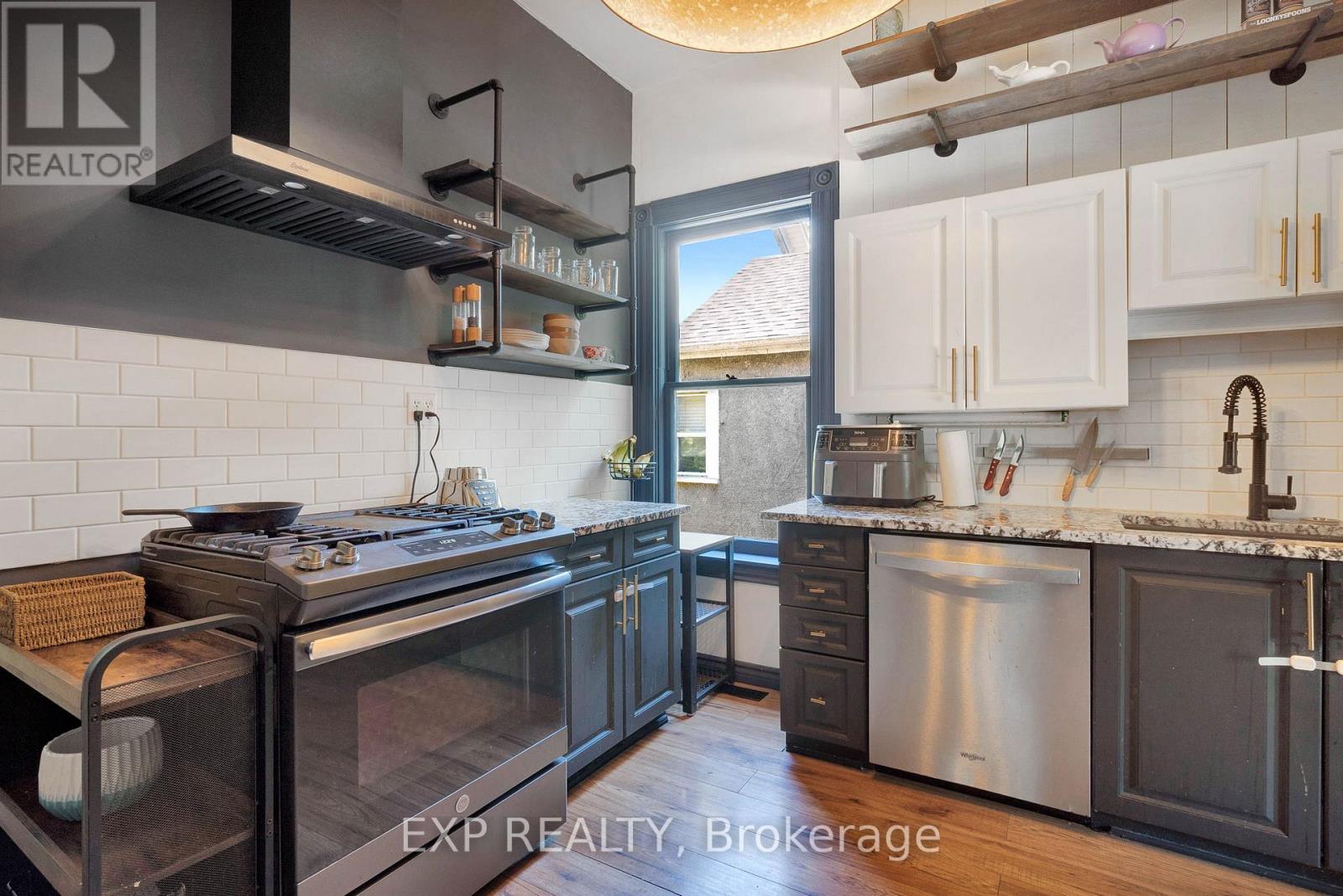 895 DUFFERIN AVENUE - Image 13