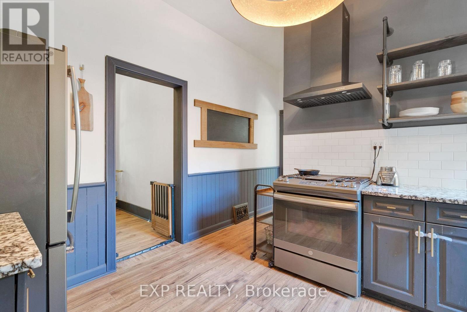895 DUFFERIN AVENUE - Image 15